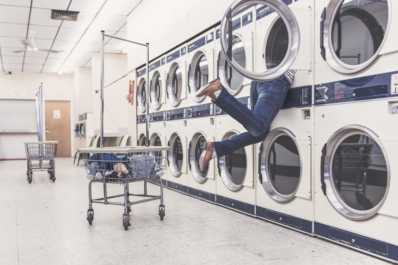 magasin-HYERES-min_people-woman-laundry-laundromat-interior-design-art-946996-pxhere.com